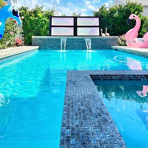 Noho Luxury Oasis I Saltwater Pool-spa I Sleeps Up To 8 I 15 Mins From Hollywood Villa