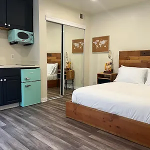Beautiful In North Inglewood Apartment
