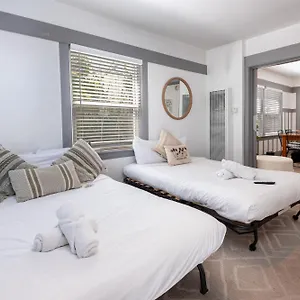 Surfside 2br With Queen Beds In Venice Apartment