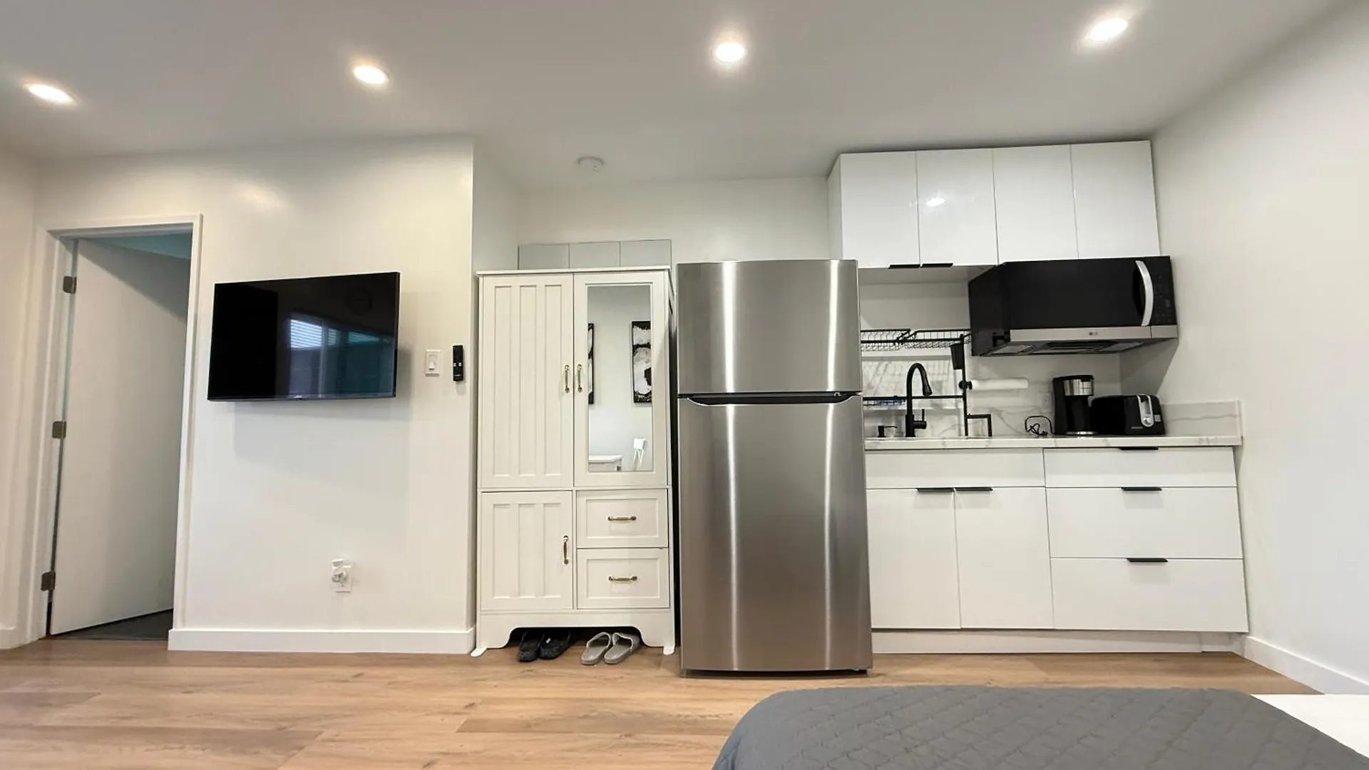 Apartment Modern Studio Stylish &Cozy Right Unit Los Angeles